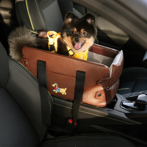 小型犬用自動車用バスケット — 車内の安全と快適さ