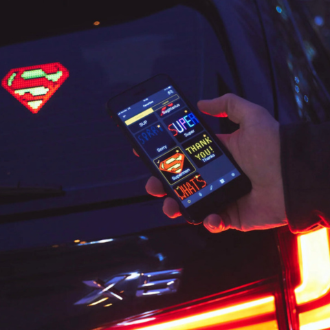 Pannello LED Emoji Animato Per Auto — Stile Moderno E Interattivo 