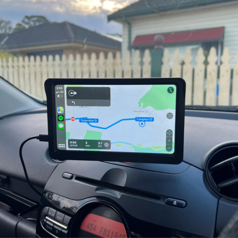 Samochodowy system multimedialny - ekran HD i bezprzewodowy CarPlay